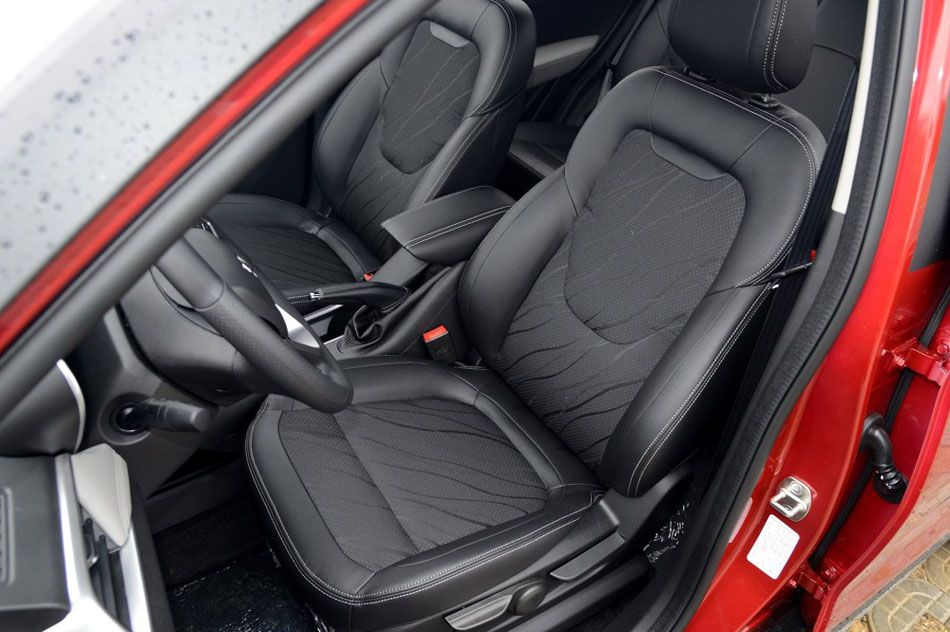 2017款 1.5L 手动时尚型 座椅空间