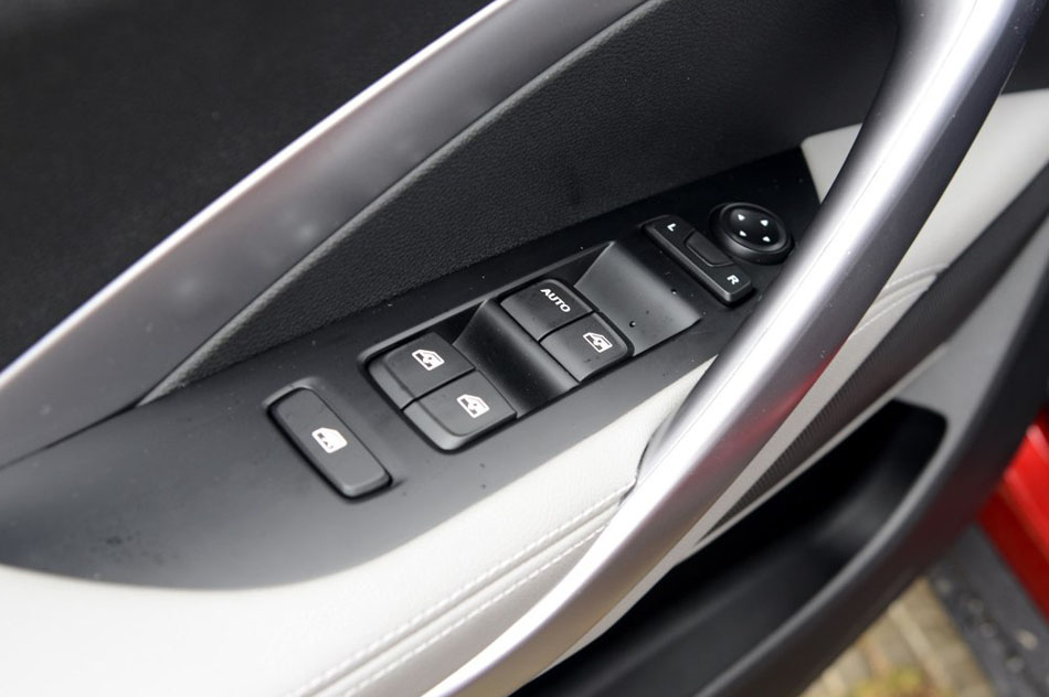 2017款 1.5L 手动时尚型 座椅空间