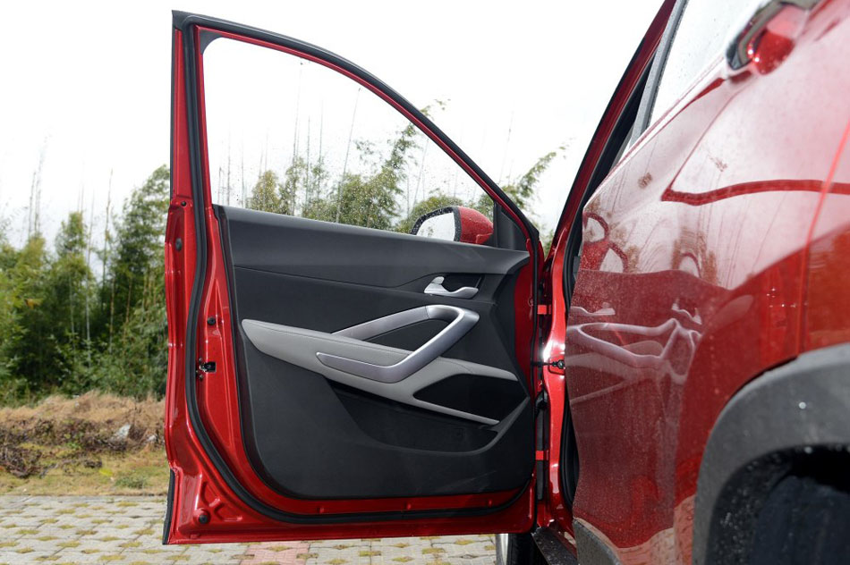 2017款 1.5L 手动时尚型 座椅空间