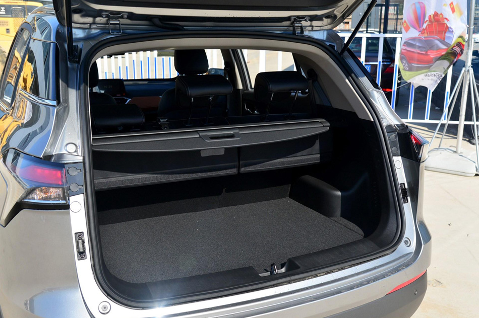 2019款 1.5L 自动优享型 座椅空间