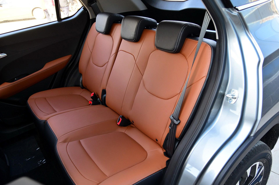 2019款 1.5L 自动优享型 座椅空间