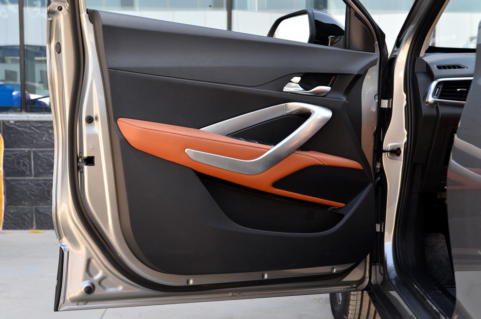 2019款 1.5L 自动优享型 座椅空间