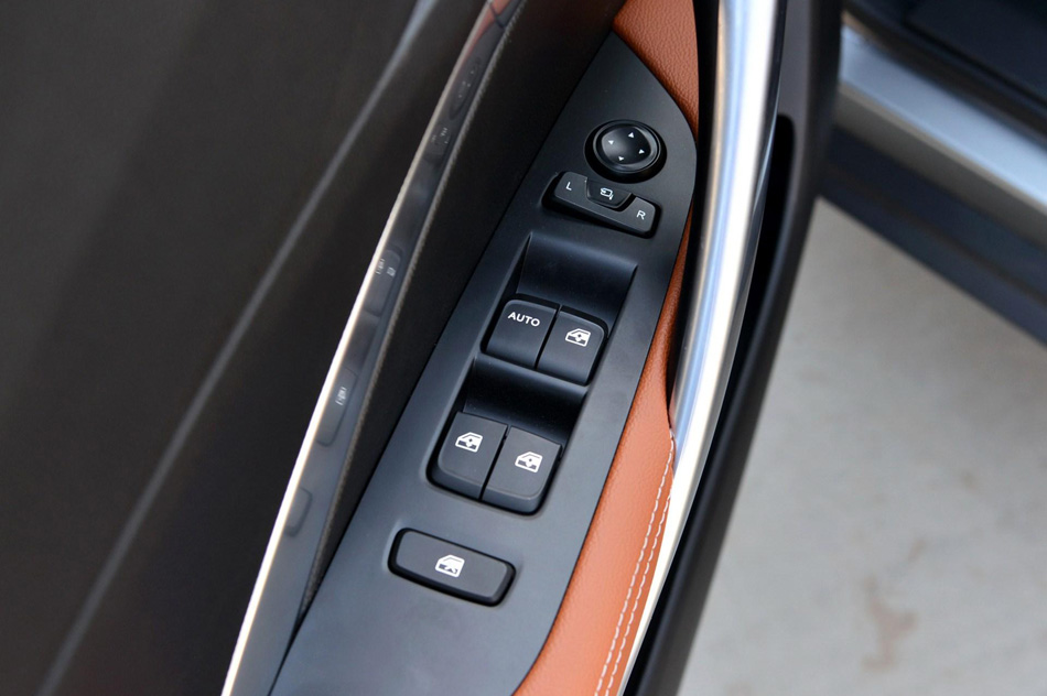 2019款 1.5L 自动优享型 座椅空间