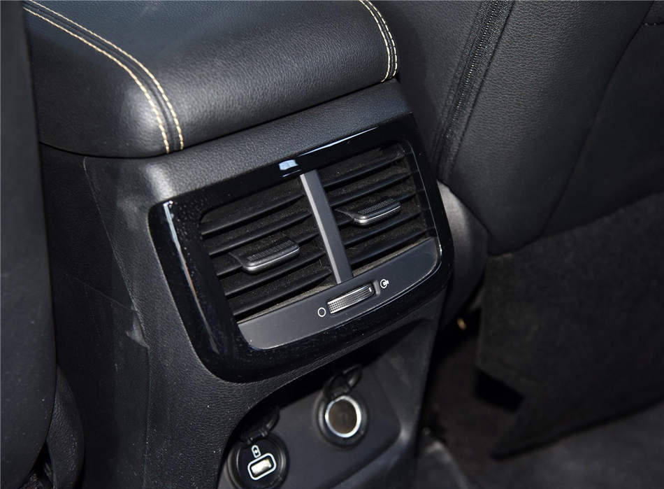 起亚KX7  2017款 2.4L 自动两驱GLS 座椅空间