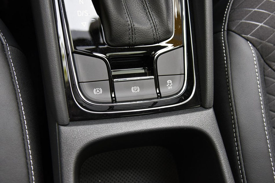 2017款 TSI330 5座两驱舒适版 内饰