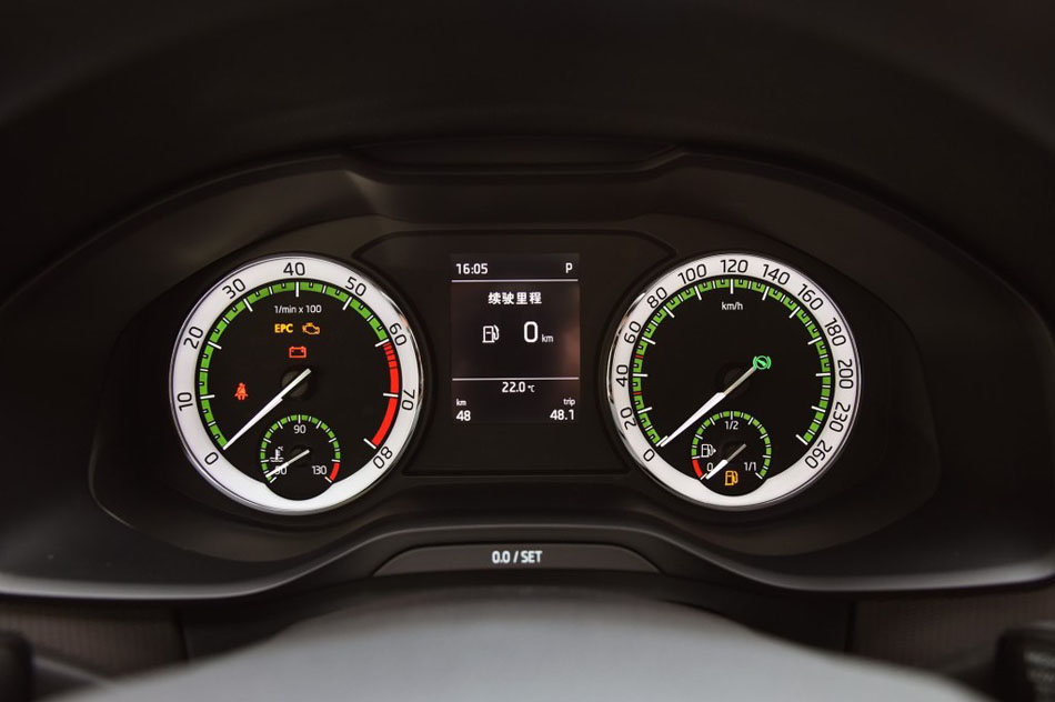 2017款 TSI330 5座两驱舒适版 内饰