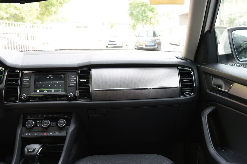 2017款 TSI330 5座两驱舒适版 内饰