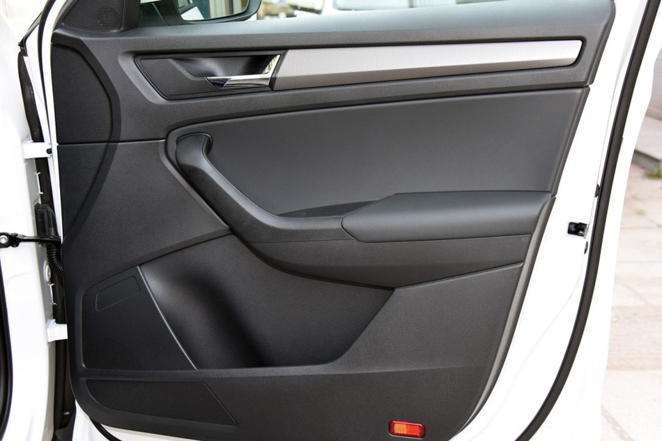 2017款 TSI330 5座两驱舒适版 座椅空间