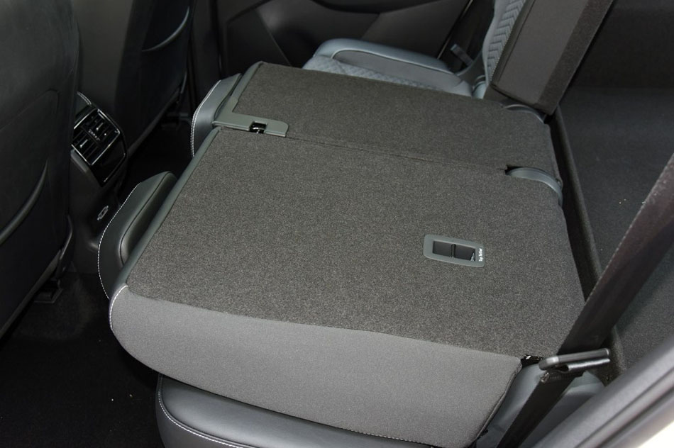 2017款 TSI330 5座两驱舒适版 座椅空间