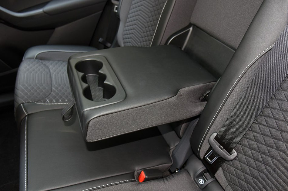 2017款 TSI330 5座两驱舒适版 座椅空间