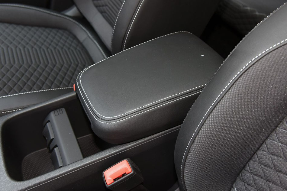 2017款 TSI330 5座两驱舒适版 座椅空间