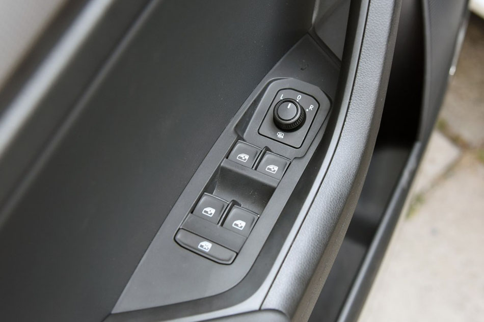 2017款 TSI330 5座两驱舒适版 座椅空间