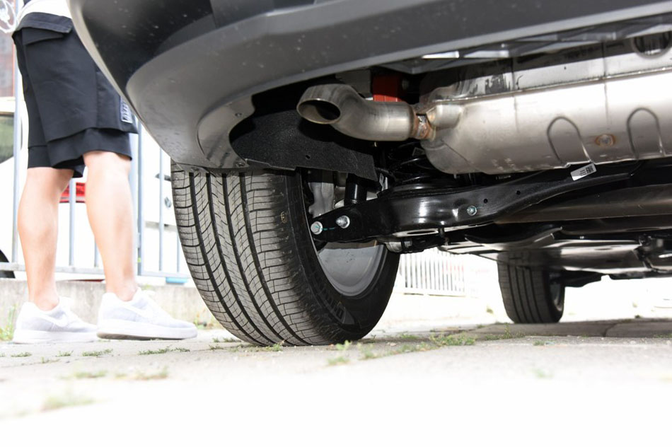 2017款 TSI330 5座两驱舒适版 引擎地盘