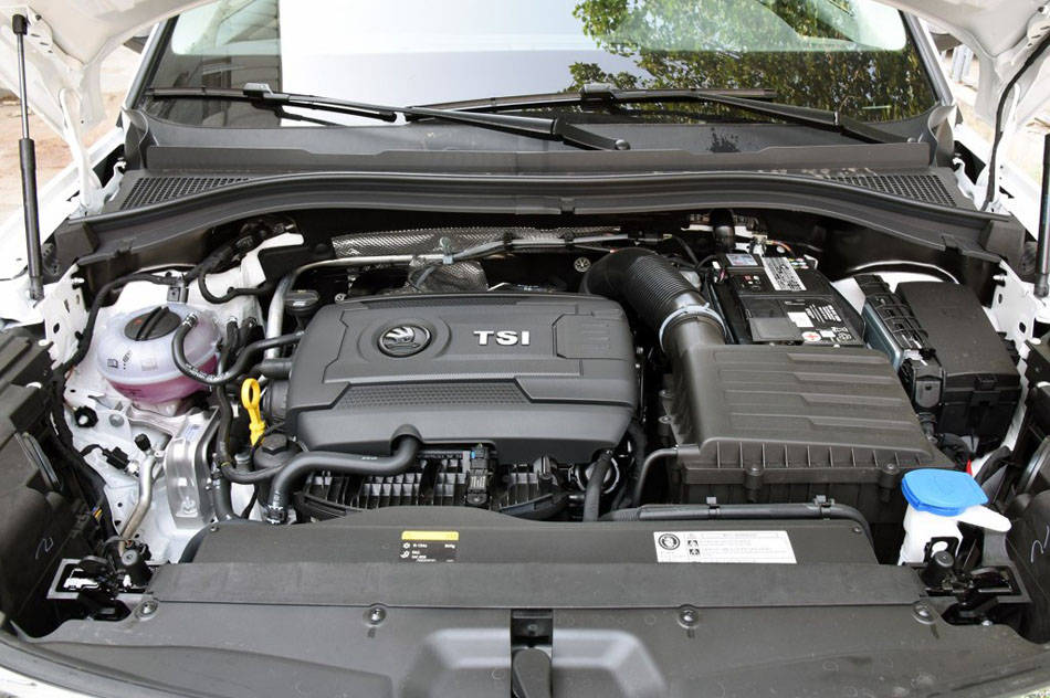 2017款 TSI330 5座两驱舒适版 引擎地盘