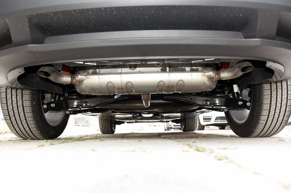 2017款 TSI330 5座两驱舒适版 引擎地盘