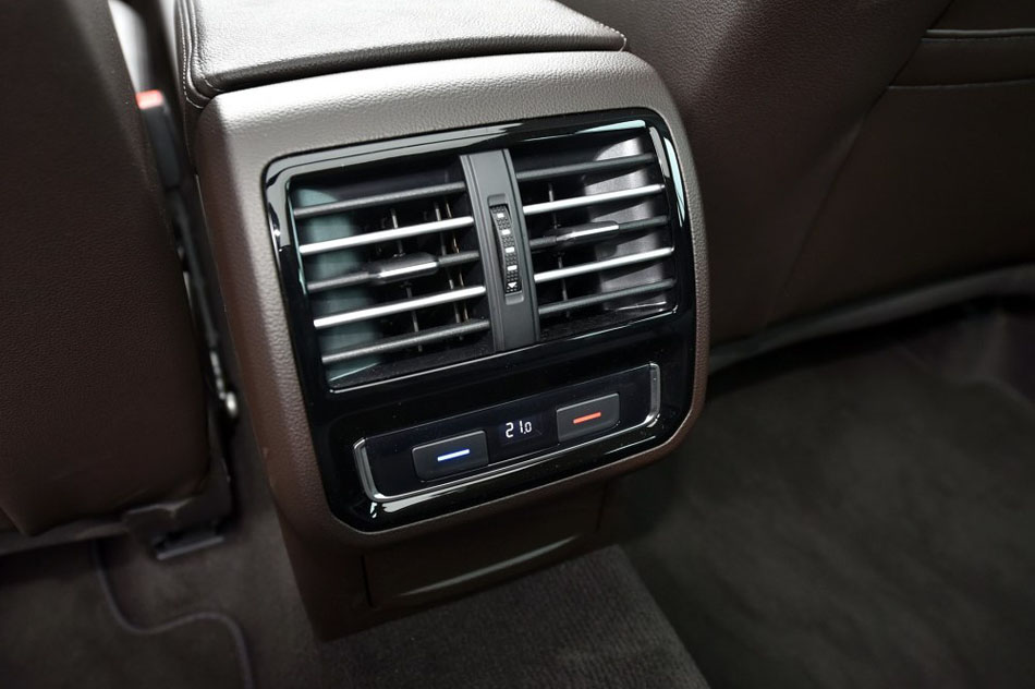 2016款 280TSI 两驱舒行版 座椅空间