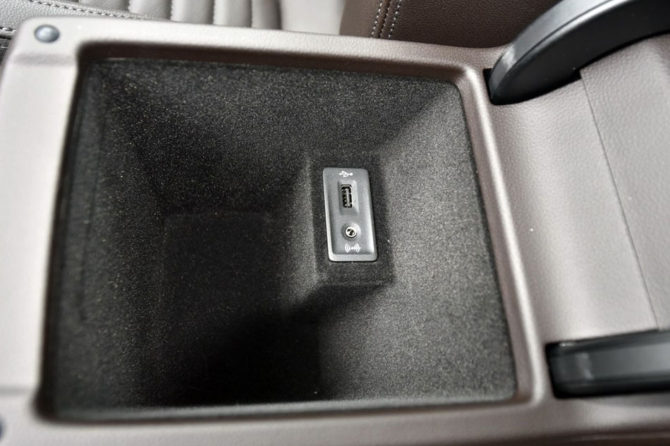 2016款 280TSI 两驱舒行版 座椅空间