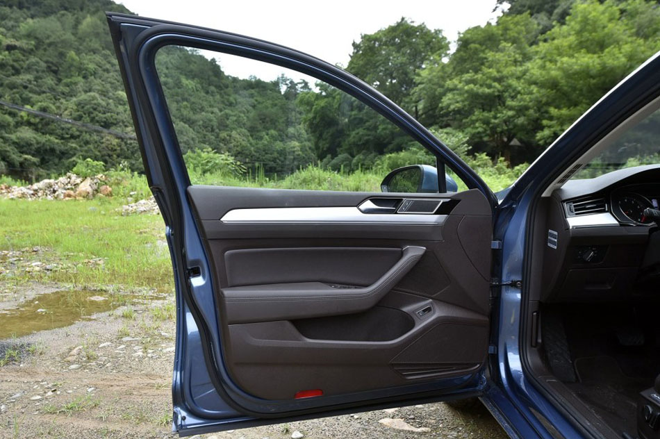 2016款 280TSI 两驱舒行版 座椅空间