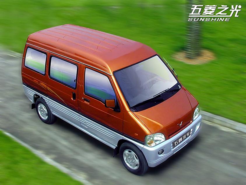 五菱之光外观