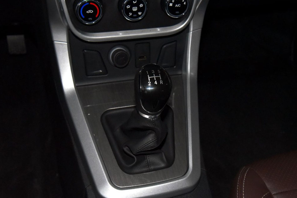 2017款 1.3T 手动尊贵型 内饰