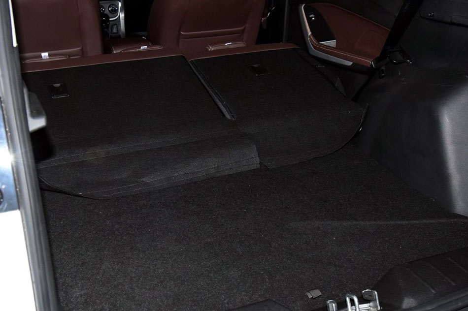 2017款 1.3T 手动尊贵型 座椅空间