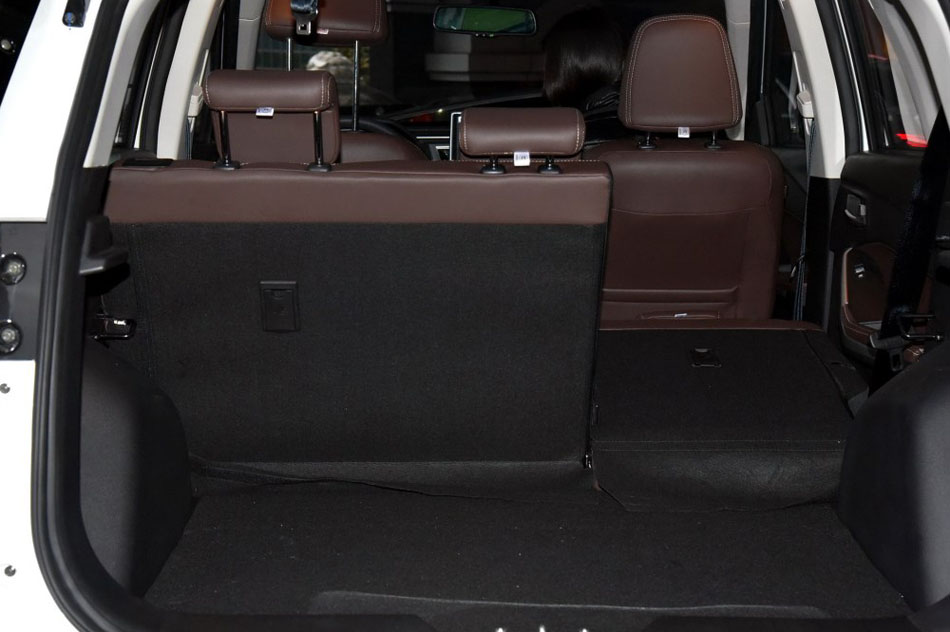 2017款 1.3T 手动尊贵型 座椅空间