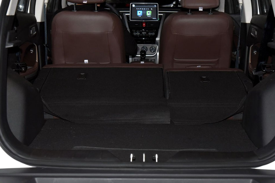 2017款 1.3T 手动尊贵型 座椅空间