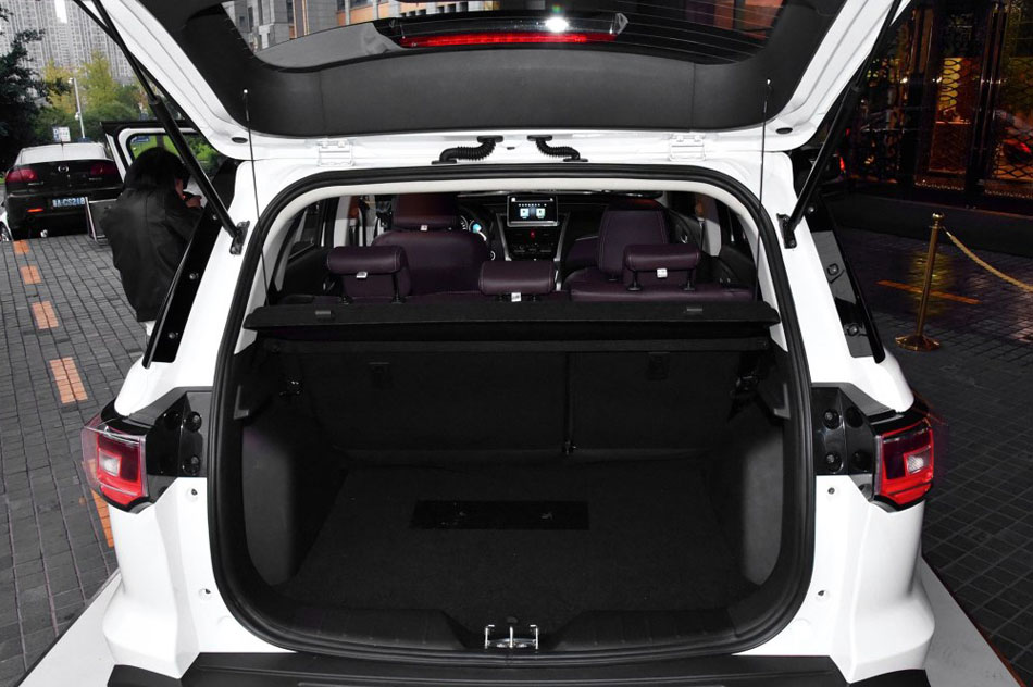 2017款 1.3T 手动尊贵型 座椅空间