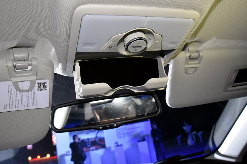 2017款 1.3T 手动尊贵型 座椅空间