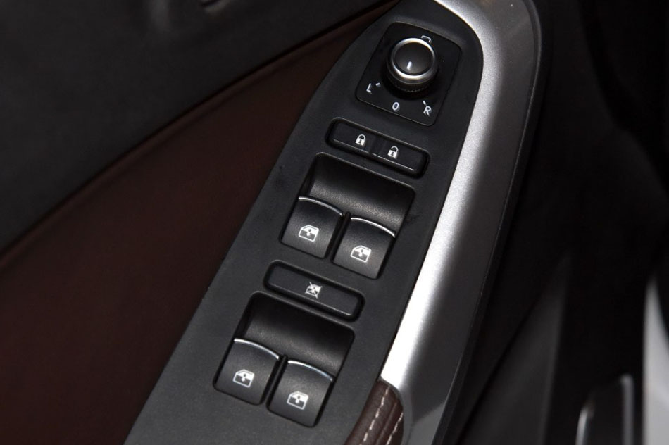 2017款 1.3T 手动尊贵型 座椅空间