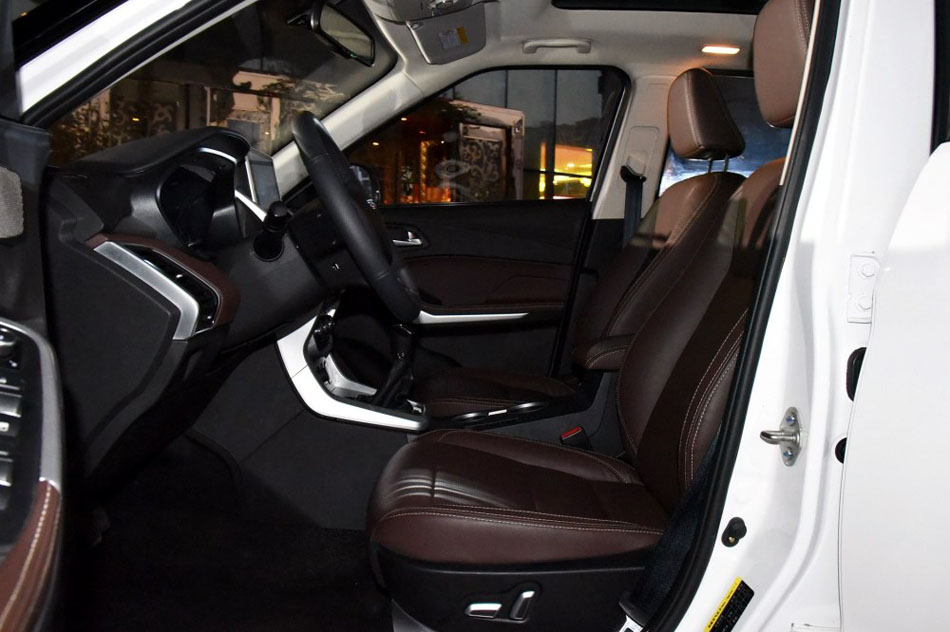 2017款 1.3T 手动尊贵型 座椅空间