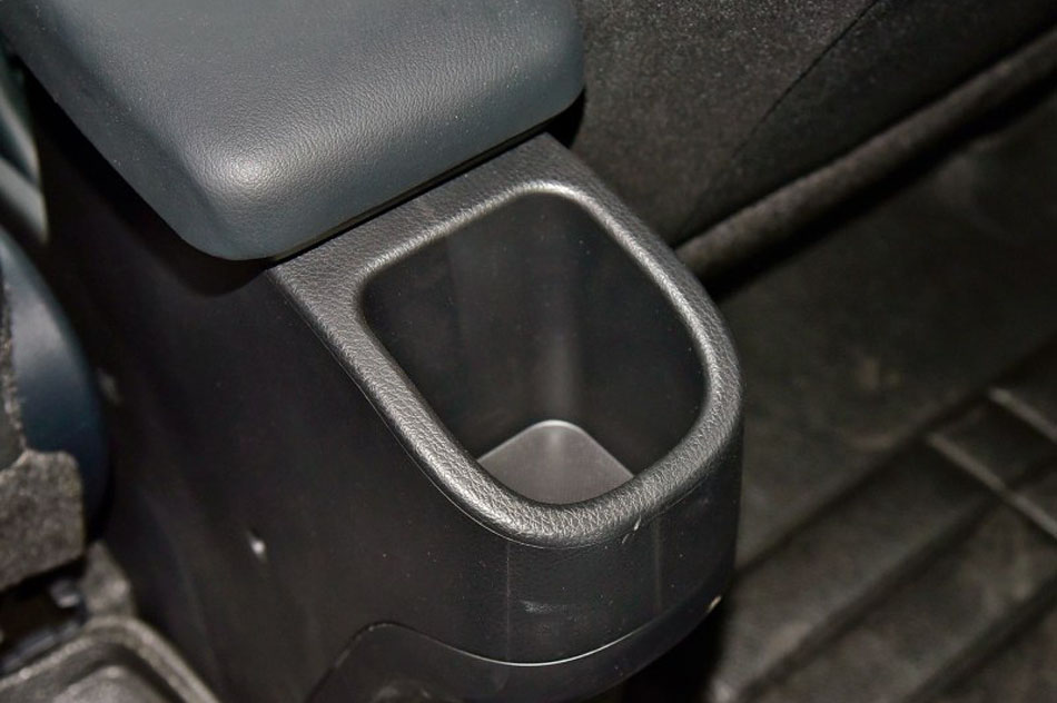 2017款 1.5G CVT炫动天窗版 座椅空间