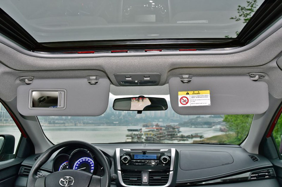 2017款 1.5G CVT炫动天窗版 座椅空间