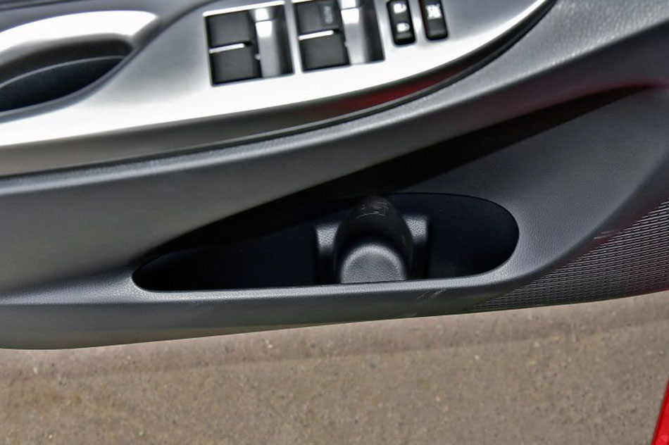 2017款 1.5G CVT炫动天窗版 座椅空间