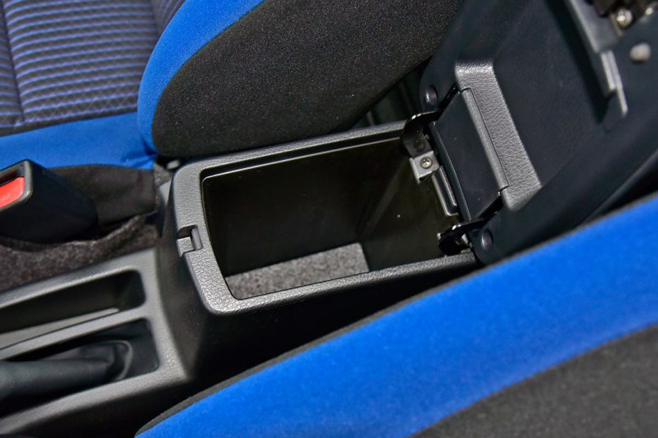 2017款 1.5G CVT炫动天窗版 座椅空间