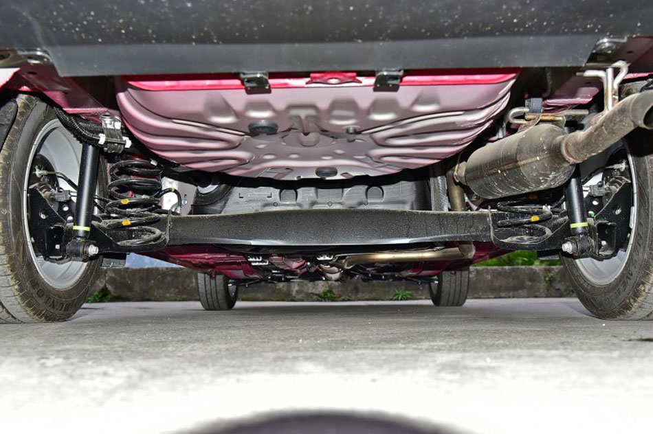 2017款 1.5G CVT炫动天窗版 引擎底盘