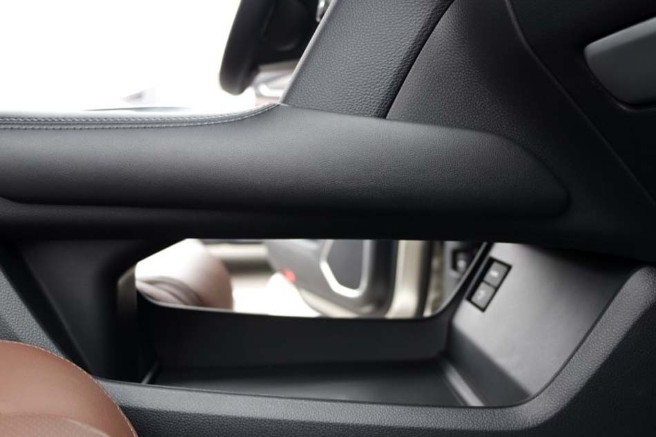 2017款 370TURBO 四驱尊耀版 内饰