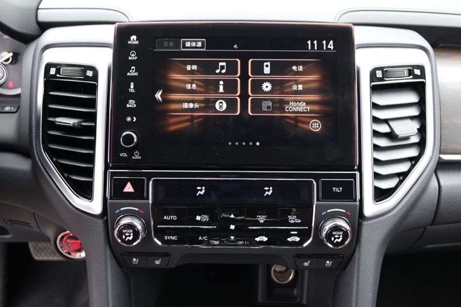 2017款 370TURBO 四驱尊耀版 内饰