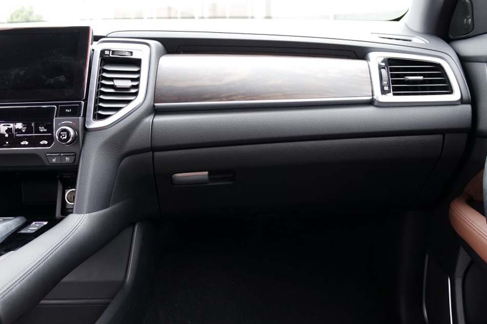 2017款 370TURBO 四驱尊耀版 内饰