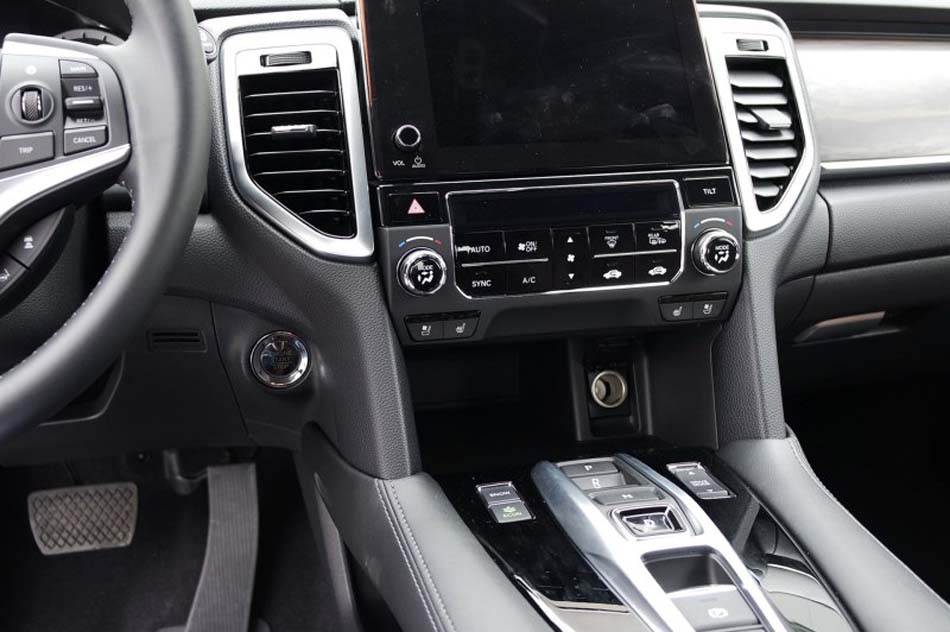 2017款 370TURBO 四驱尊耀版 内饰