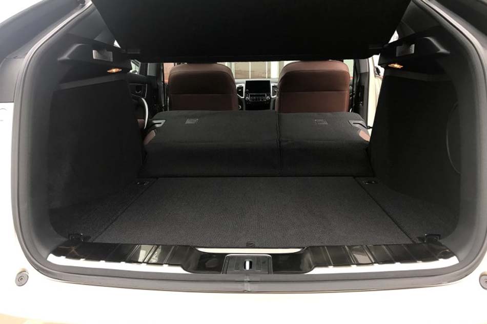 2017款 370TURBO 四驱尊耀版 座椅空间