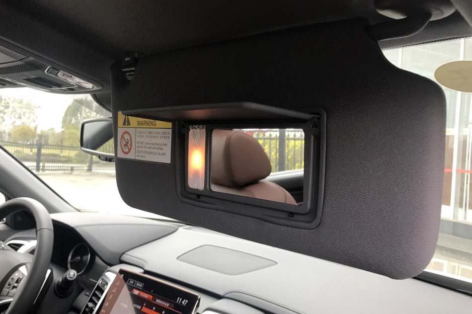 2017款 370TURBO 四驱尊耀版 座椅空间