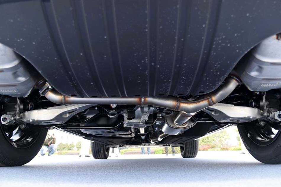 2017款 370TURBO 四驱尊耀版 引擎底盘