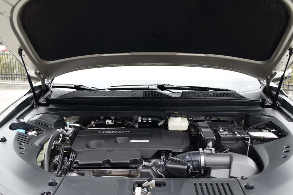 2017款 370TURBO 四驱尊耀版 引擎底盘