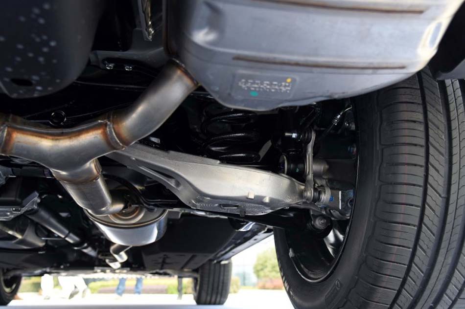 2017款 370TURBO 四驱尊耀版 引擎底盘