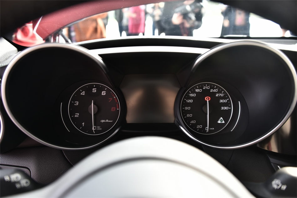 阿尔法·罗密欧Giulia 2.9T V6 QV 内饰