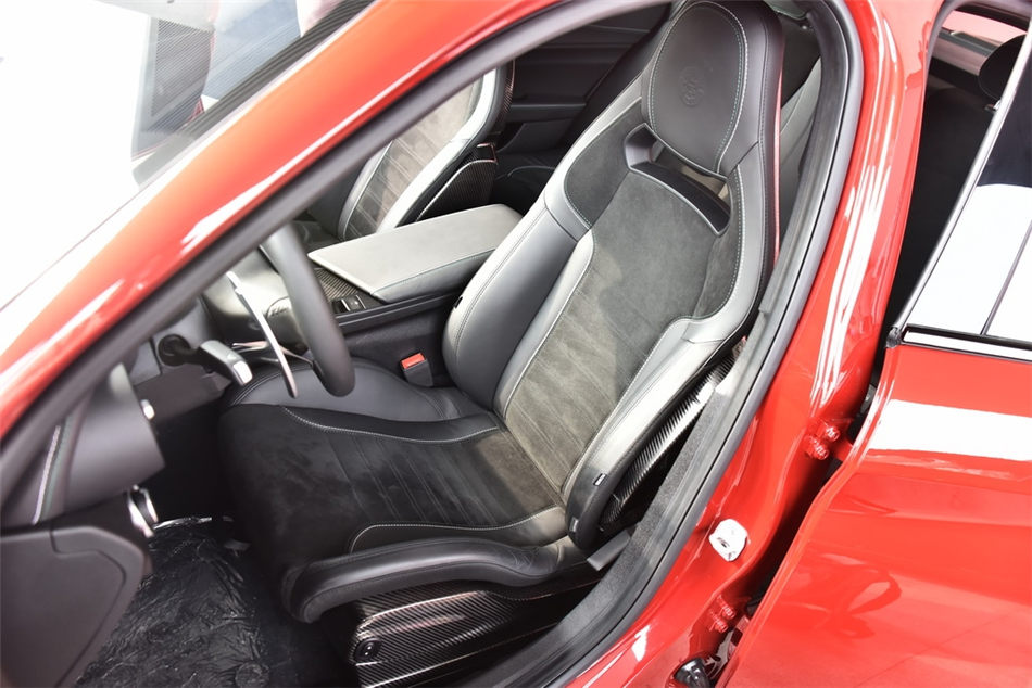阿尔法·罗密欧Giulia 2.9T V6 QV 内饰