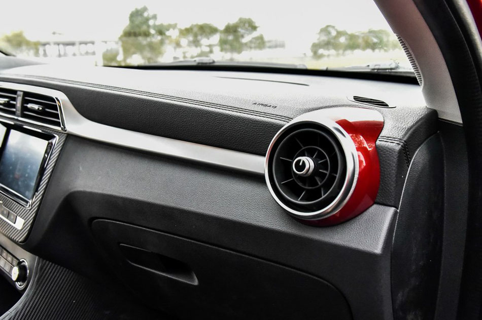 2017款 16T 自动旗舰互联网版 内饰