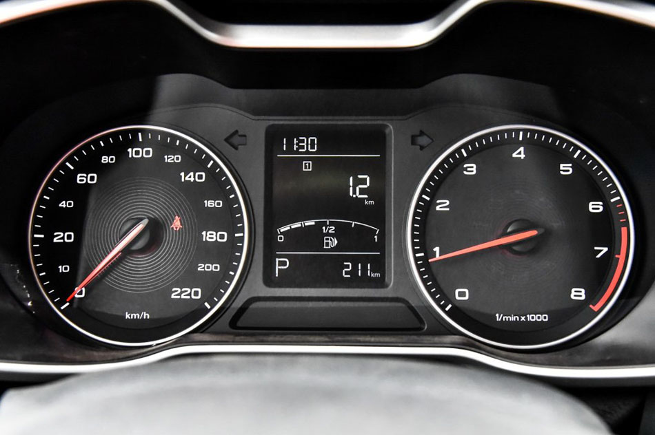 2017款 16T 自动旗舰互联网版 内饰