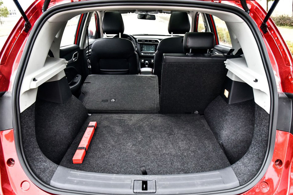 2017款 16T 自动旗舰互联网版 座椅空间